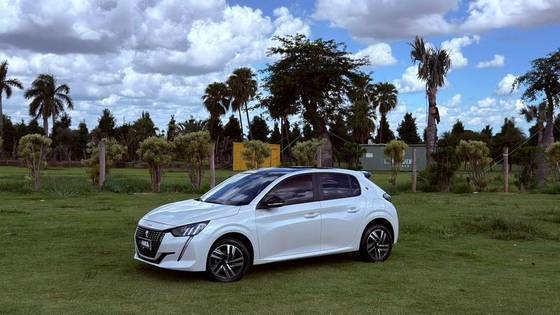 PEUGEOT 208 1.6 16V FLEX ROADTRIP AT6